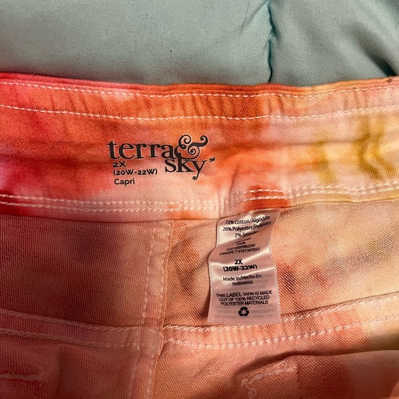 Terra Sky 2x capris, originally white but were tie dyed - Picture 3 of 3